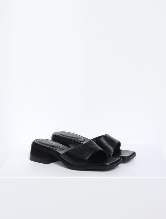 PIA Mule, Black