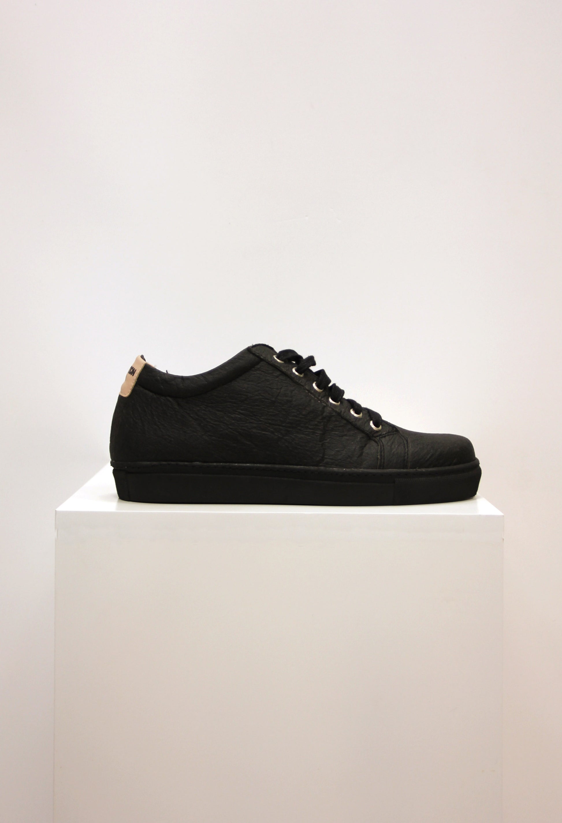 KARPOS Black Piñatex® Unisex Sneaker – Collection & Co