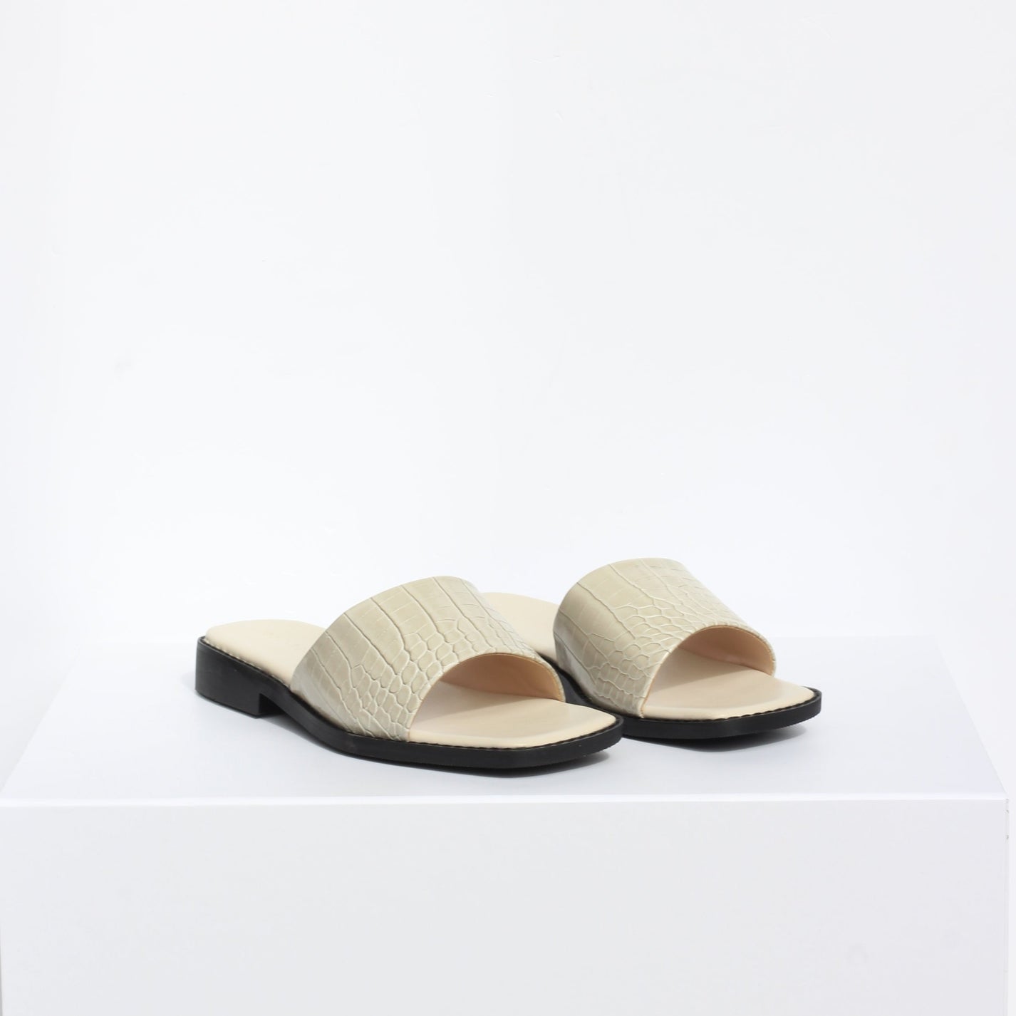 ROMI Sandal, Cream Croc – Collection & Co
