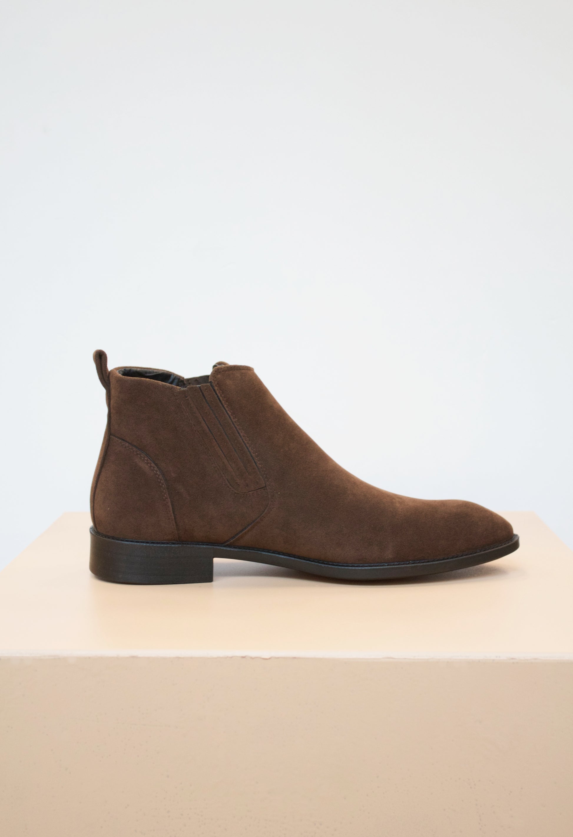 LEXUS Unisex Brown Chelsea Boots – Collection & Co